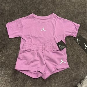 Brand new with tags. Adorable lilac color. Great set for school.